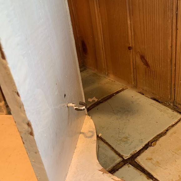 Vintage painted wooden rustic cupboard shelf. - Picture 9 of 12